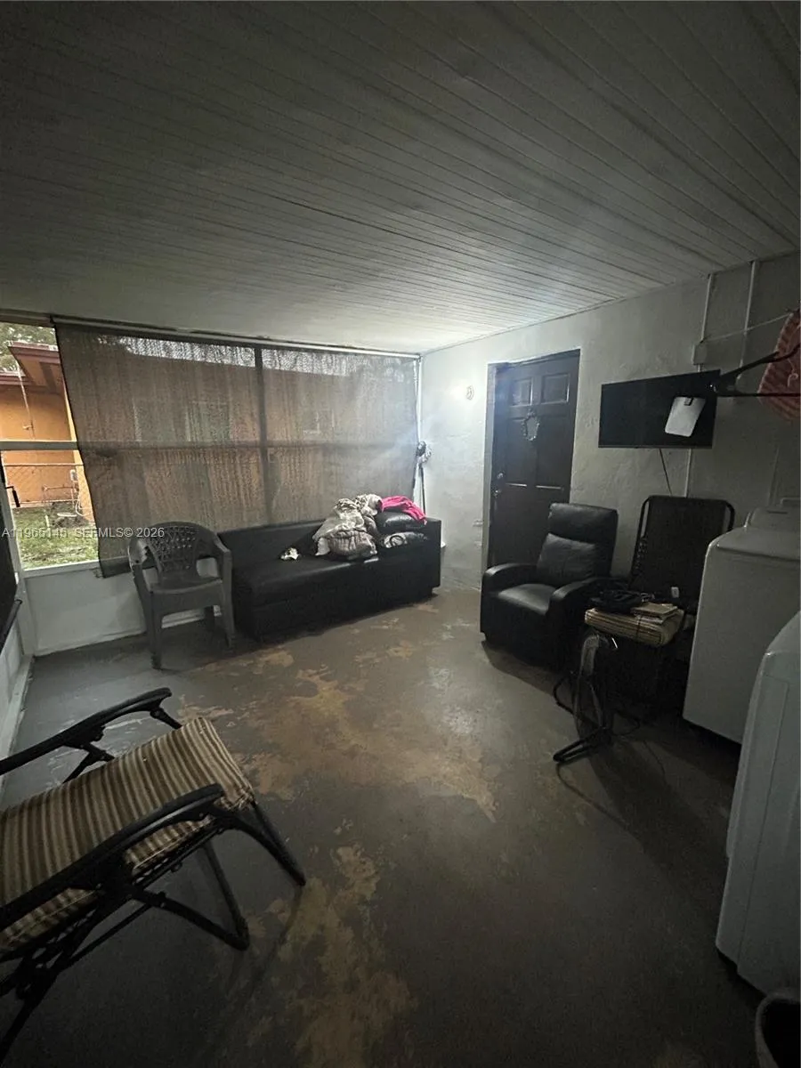 1080 NW 121st St North Miami, FL 33168