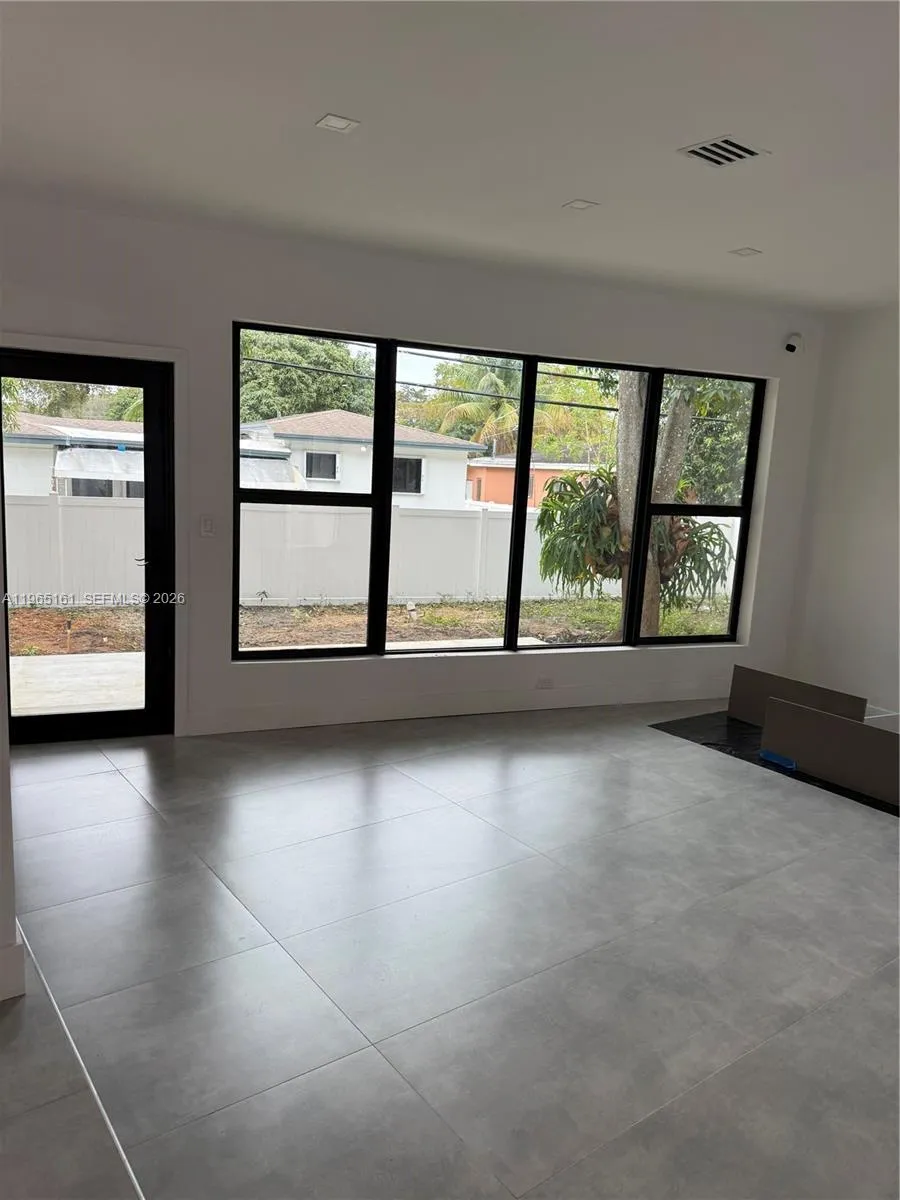 12615 Miami Ave North Miami, FL 33168