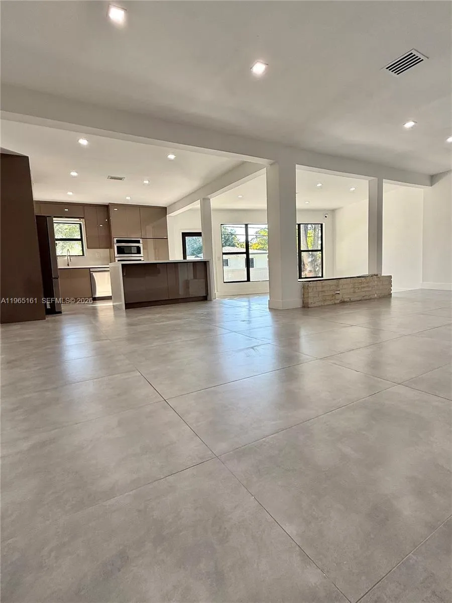 12615 Miami Ave North Miami, FL 33168
