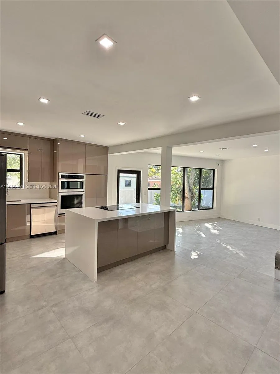 12615 Miami Ave North Miami, FL 33168