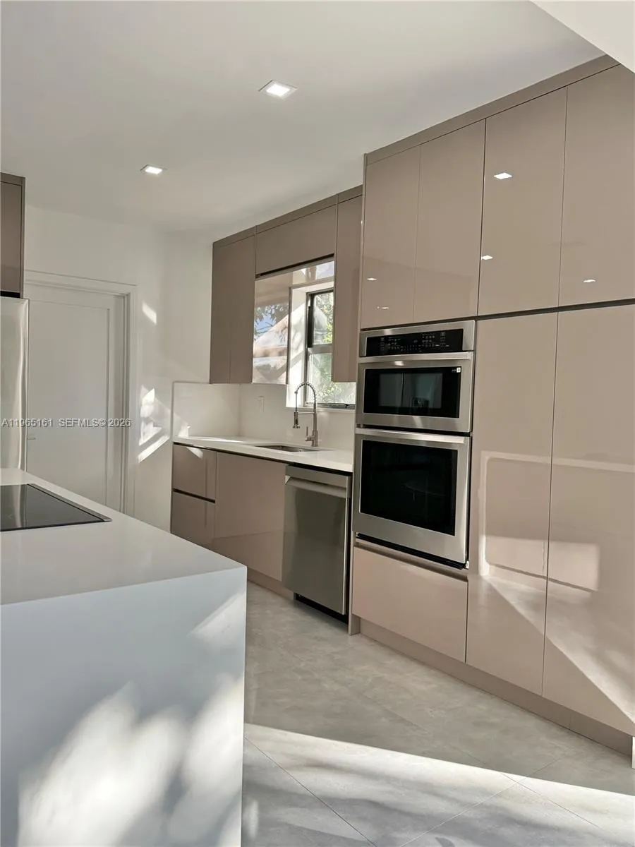 12615 Miami Ave North Miami, FL 33168