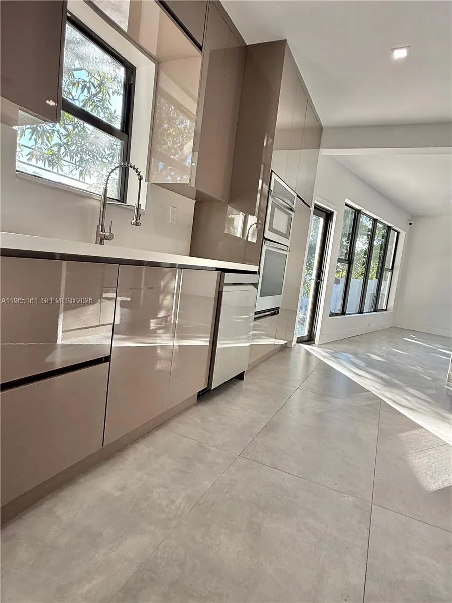 12615 Miami Ave North Miami, FL 33168