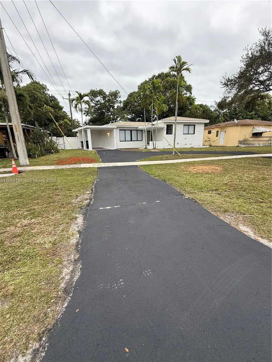 12615 Miami Ave North Miami, FL 33168