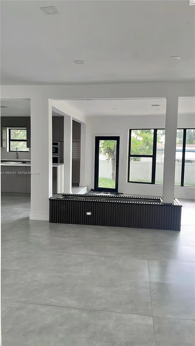 12615 Miami Ave North Miami, FL 33168