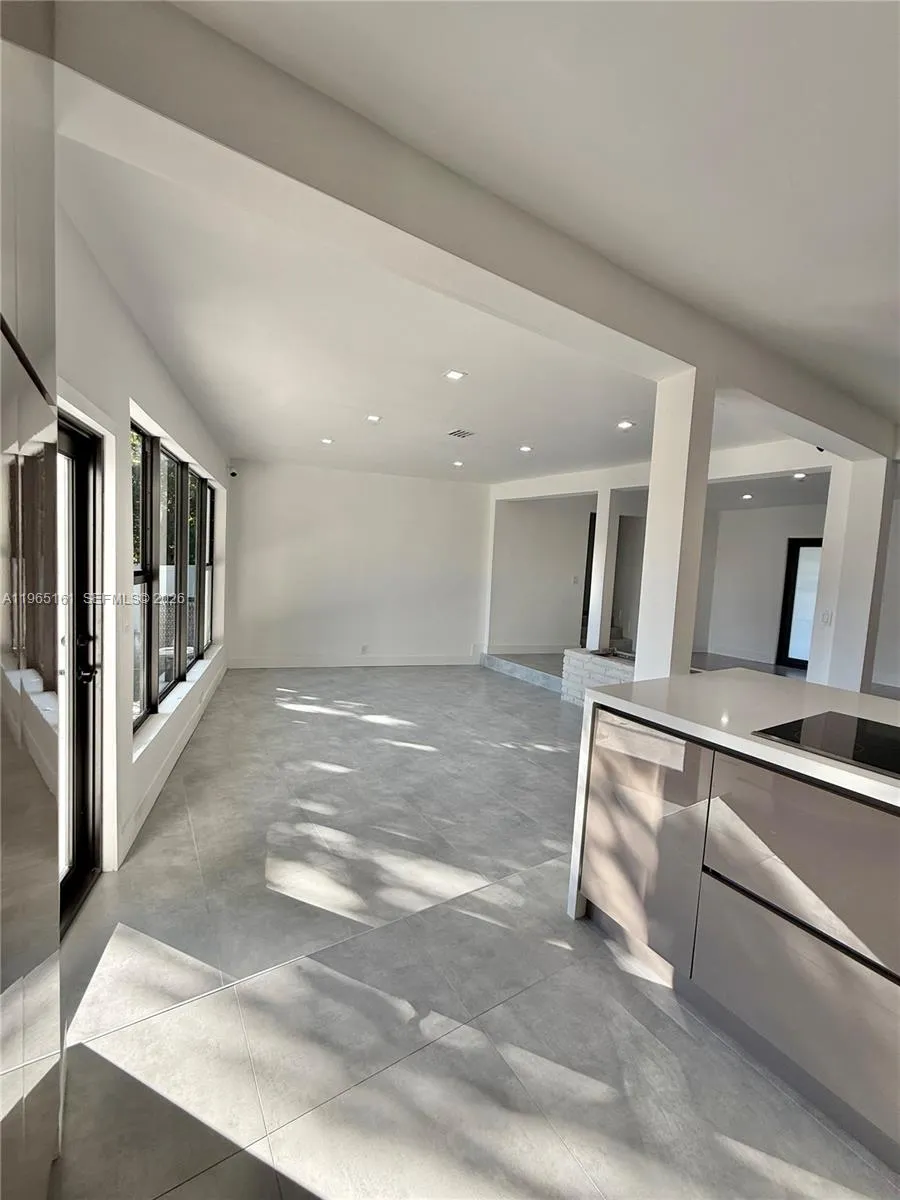 12615 Miami Ave North Miami, FL 33168