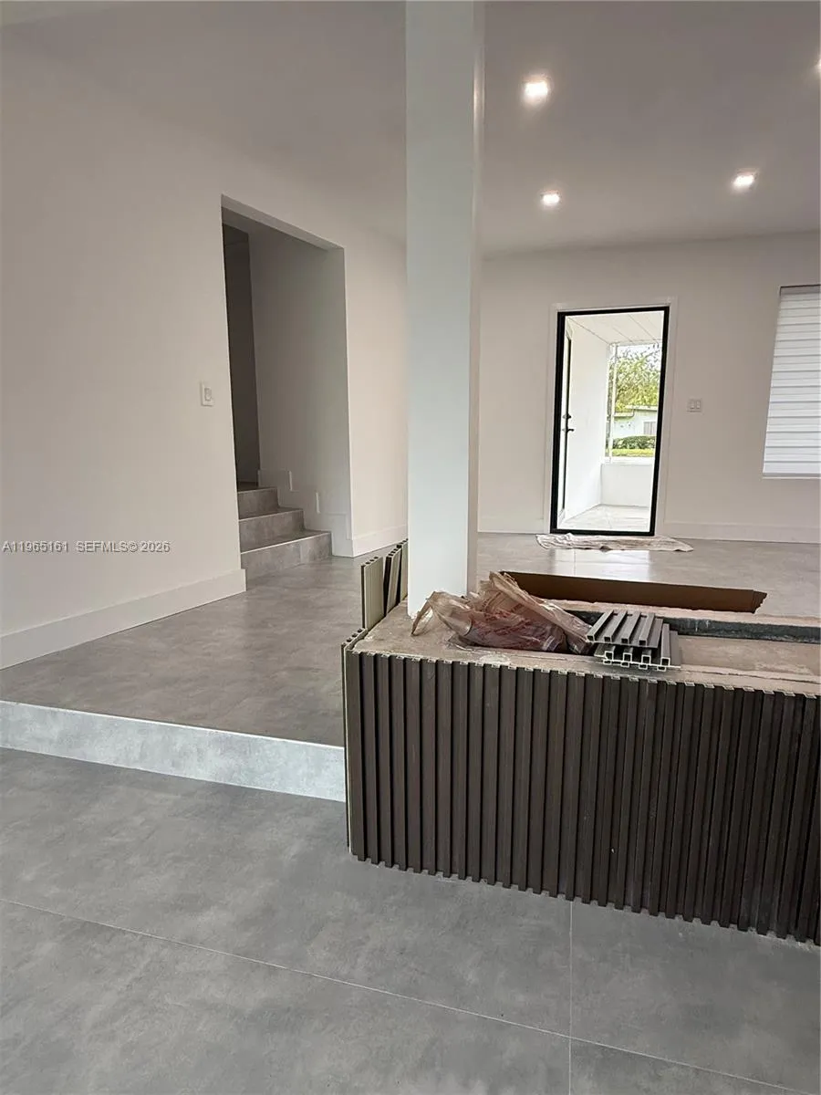 12615 Miami Ave North Miami, FL 33168