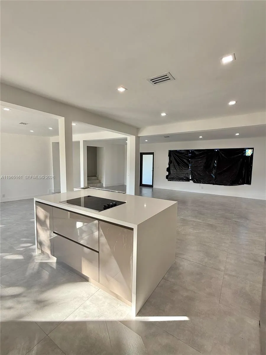 12615 Miami Ave North Miami, FL 33168