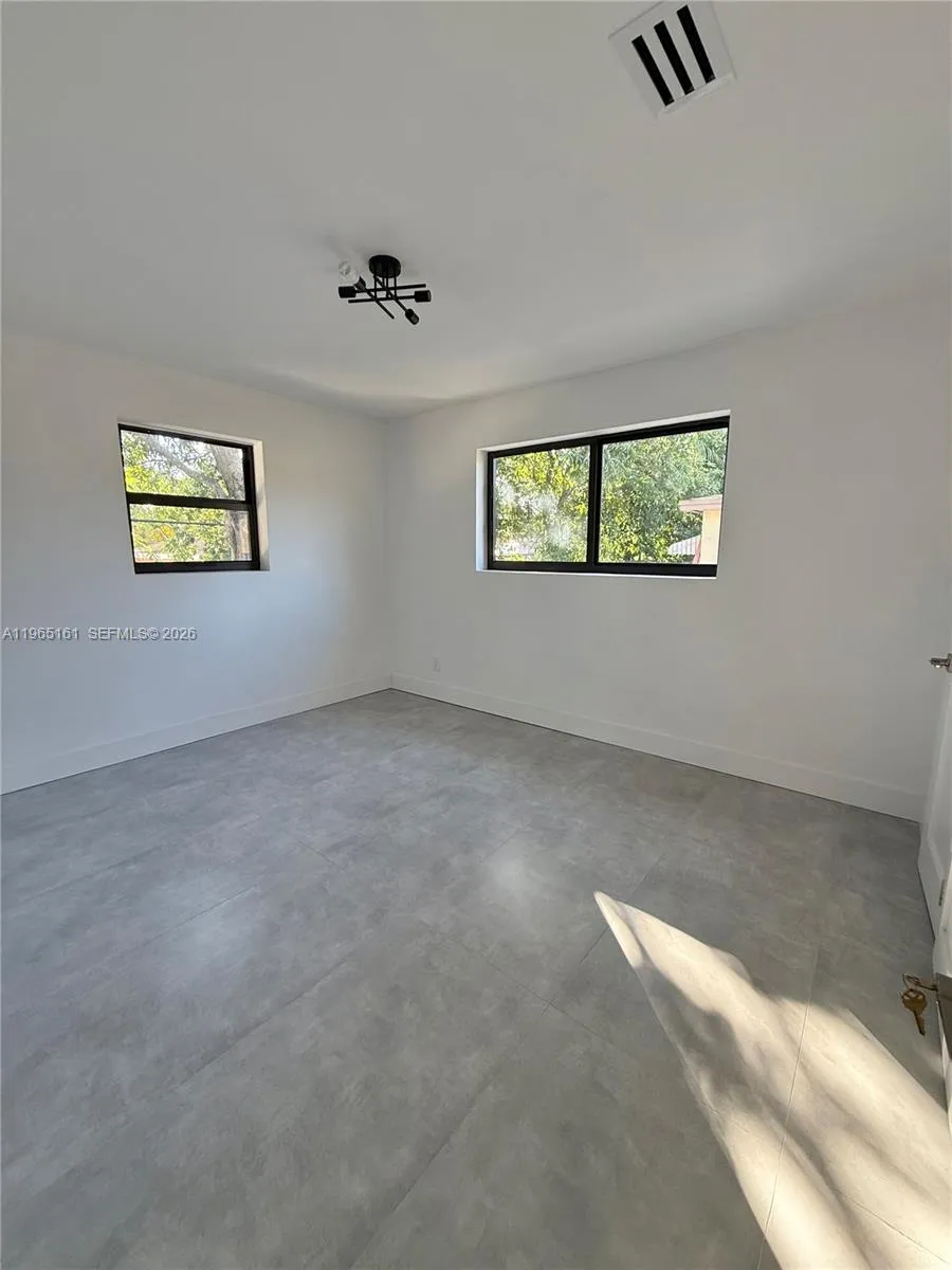 12615 Miami Ave North Miami, FL 33168