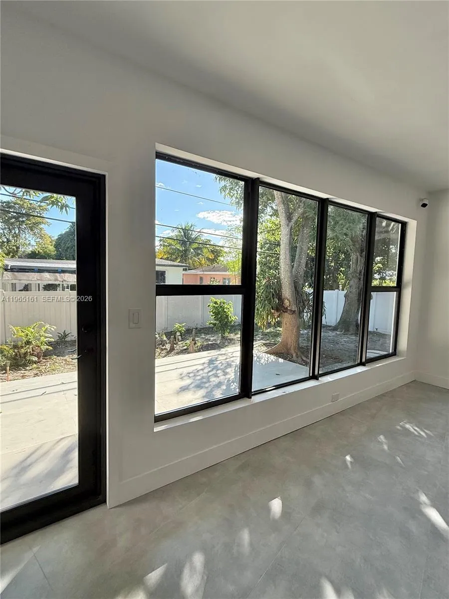 12615 Miami Ave North Miami, FL 33168