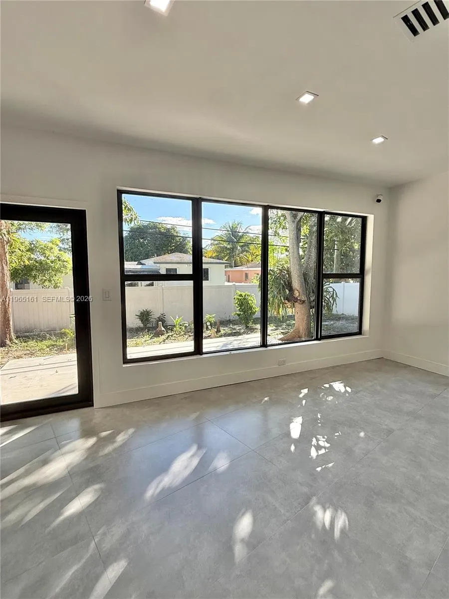 12615 Miami Ave North Miami, FL 33168