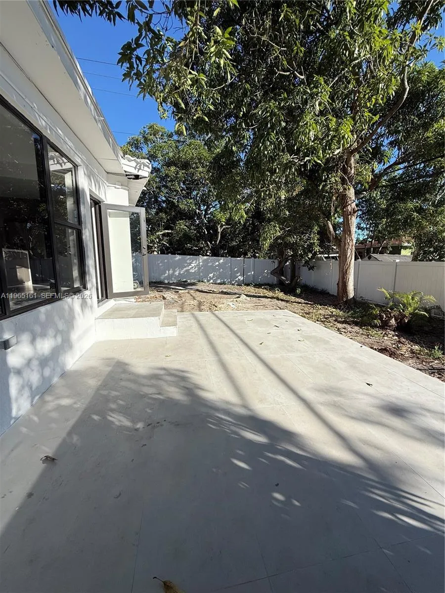 12615 Miami Ave North Miami, FL 33168