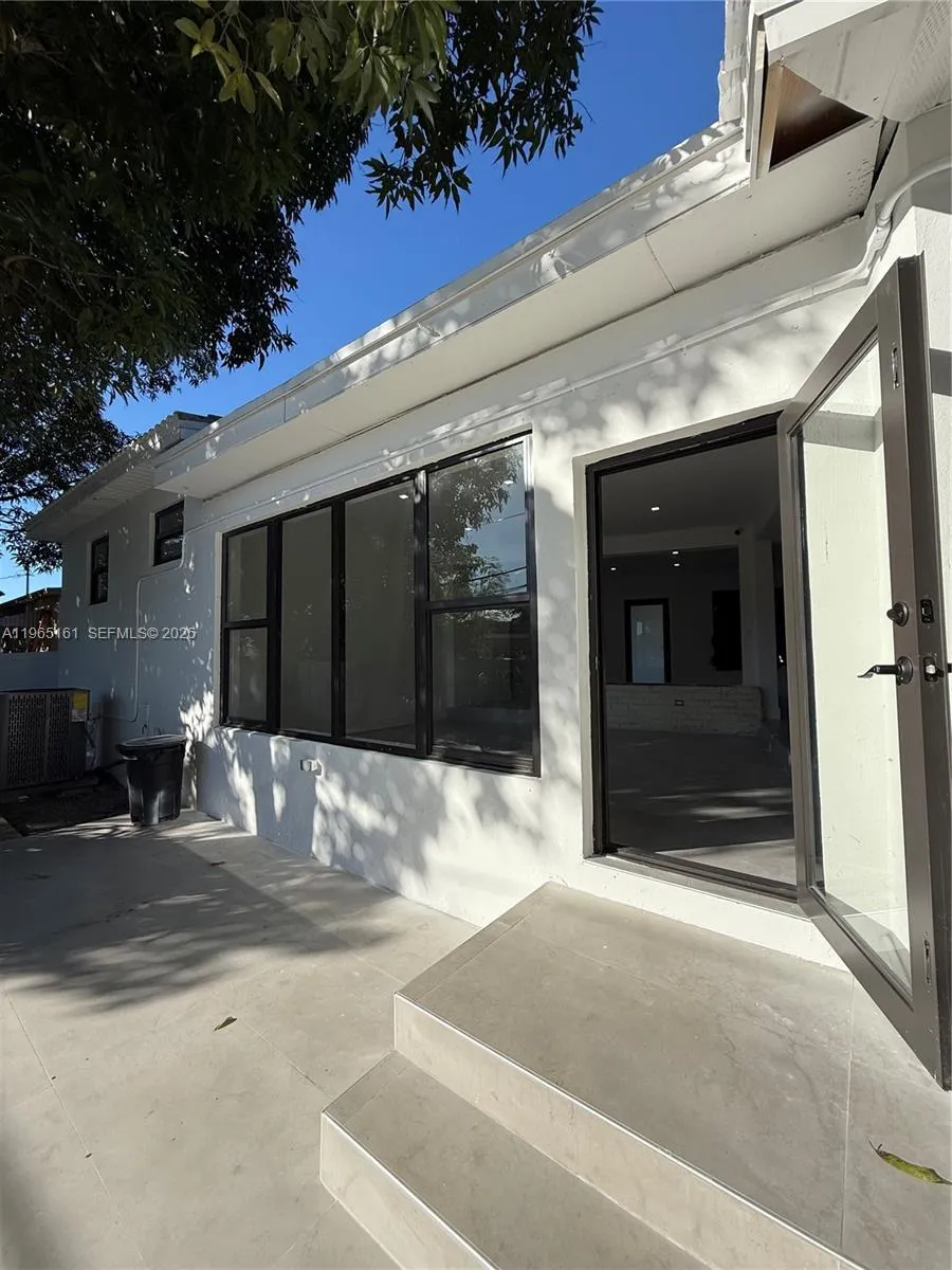 12615 Miami Ave North Miami, FL 33168