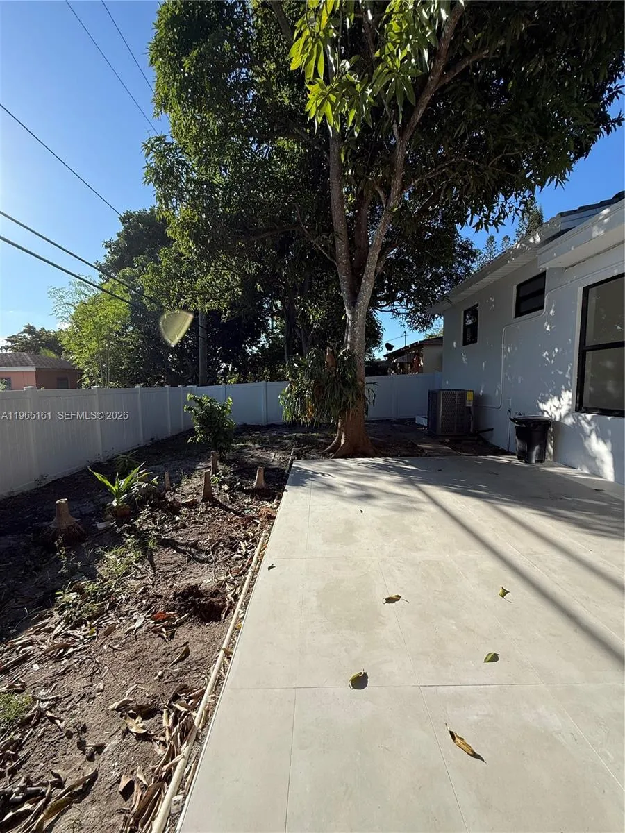 12615 Miami Ave North Miami, FL 33168