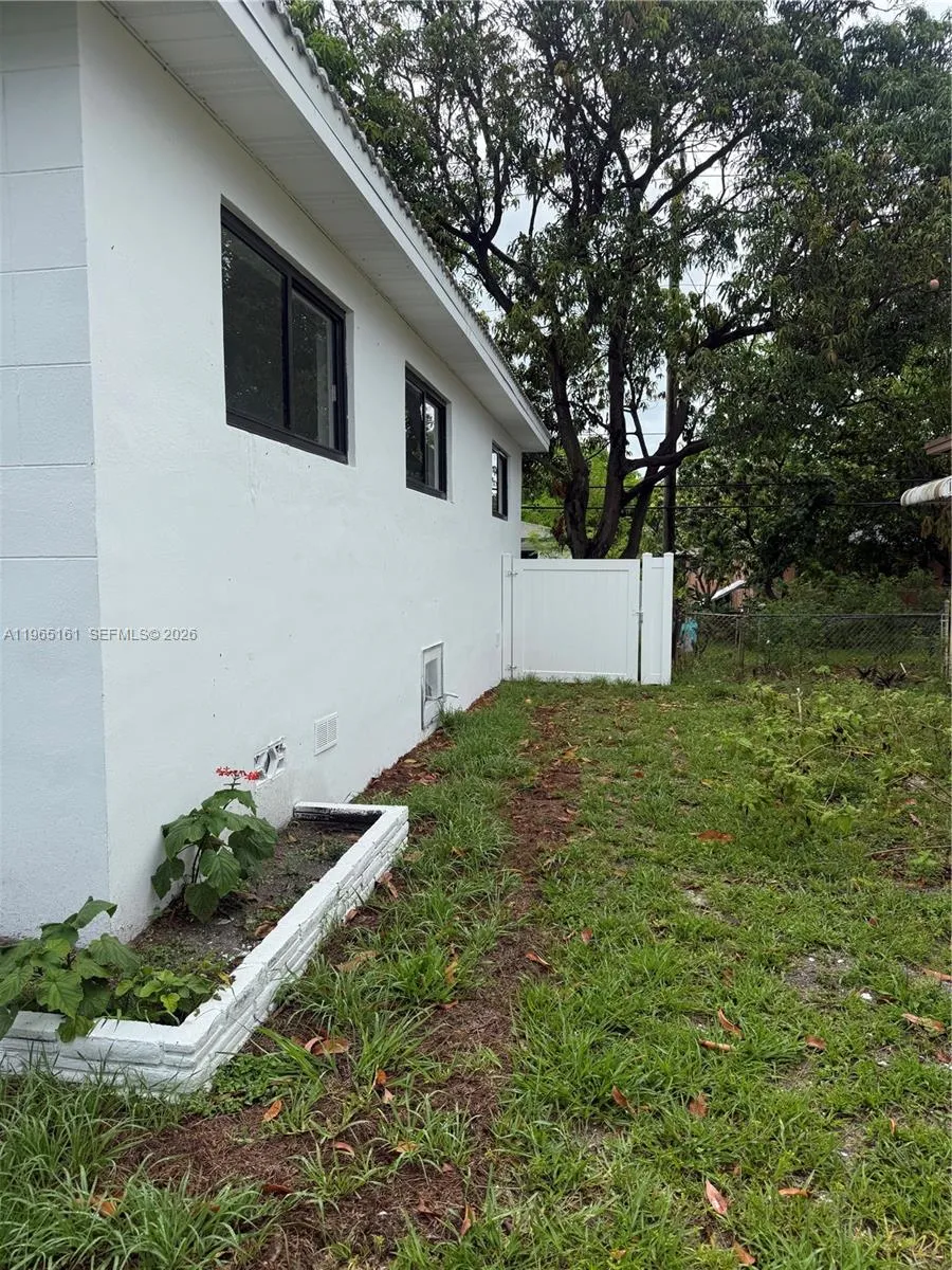 12615 Miami Ave North Miami, FL 33168