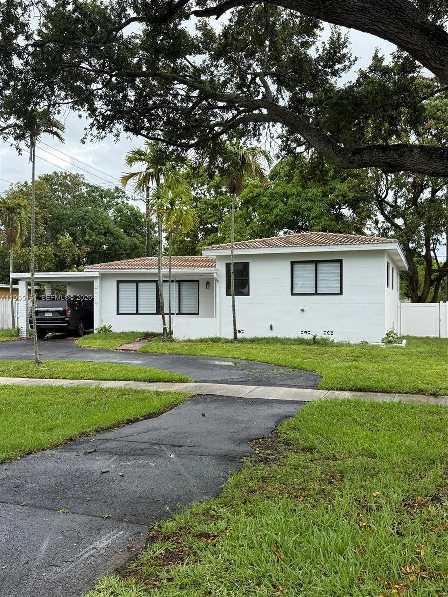 12615 Miami Ave North Miami, FL 33168