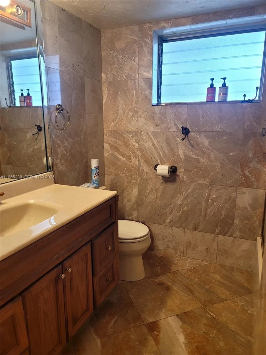 1690 NE 191st St #315-1 Miami, FL 33179