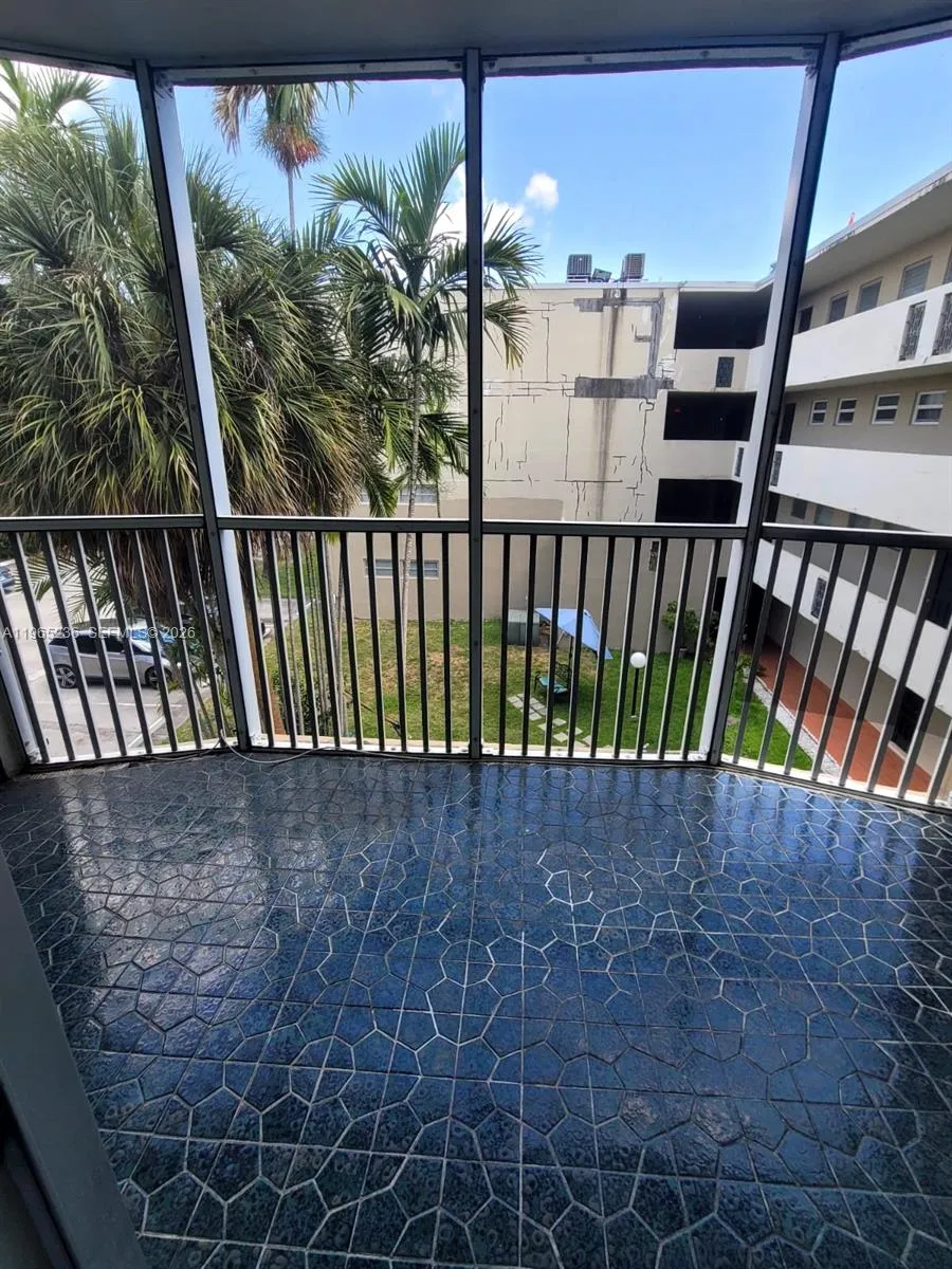 1690 NE 191st St #315-1 Miami, FL 33179