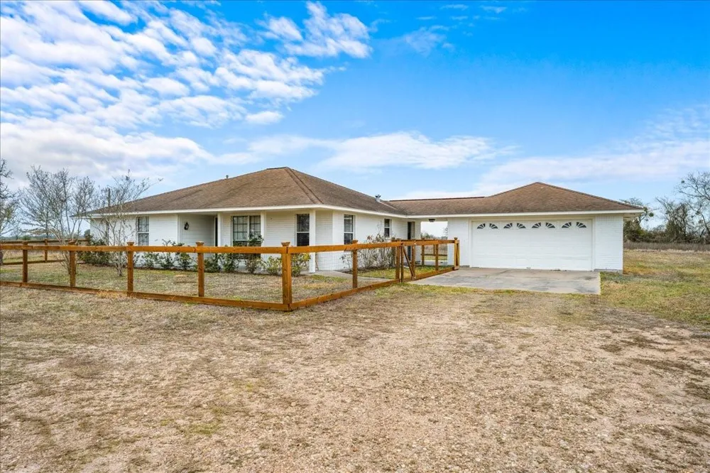 524 Hackemack Road Round Top, TX 78954