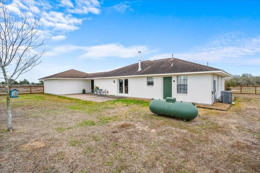 524 Hackemack Road Round Top, TX 78954