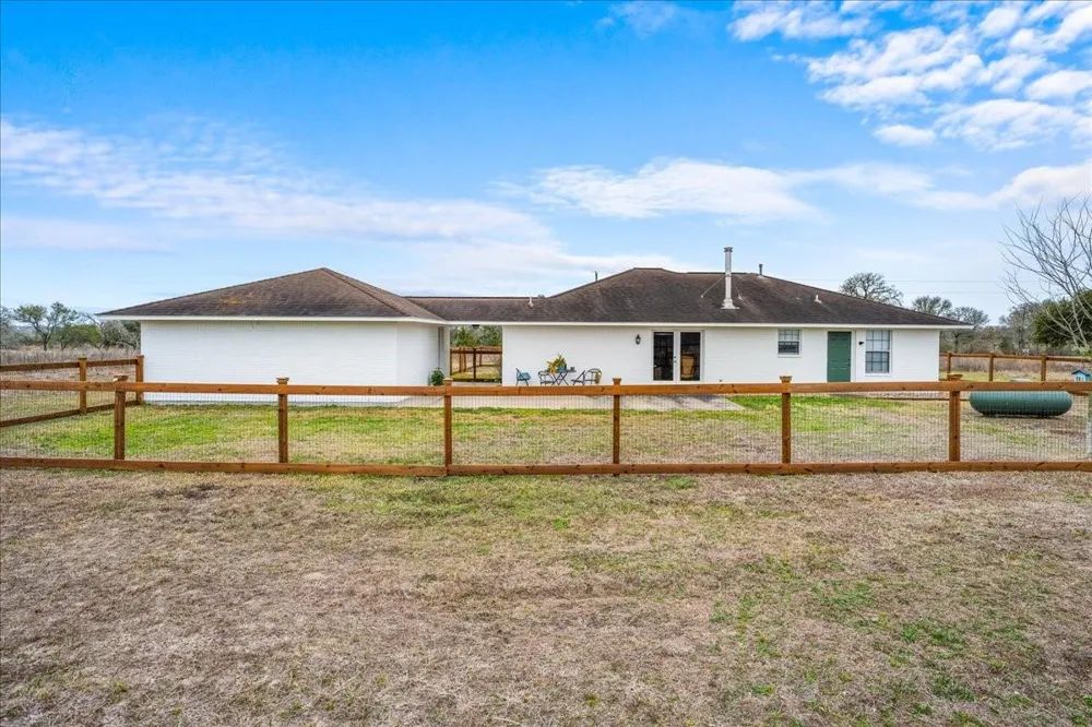524 Hackemack Road Round Top, TX 78954