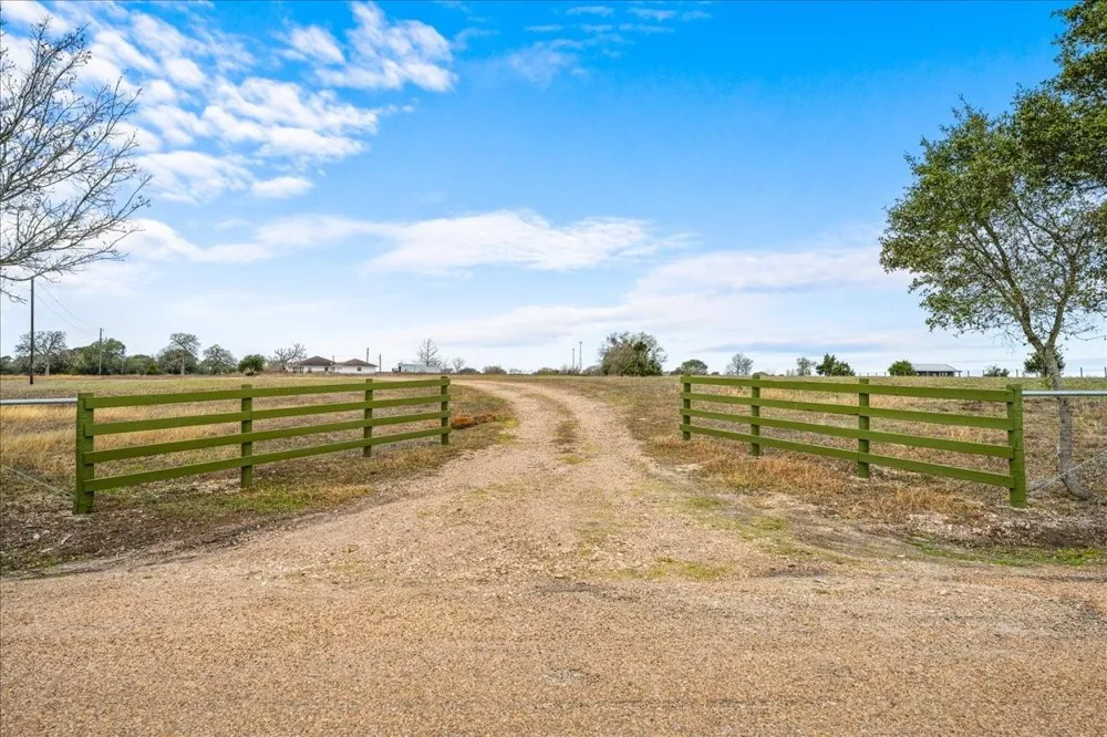 524 Hackemack Road Round Top, TX 78954