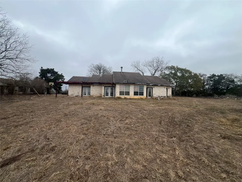 1448 Private Road 6013 Giddings, TX 78942