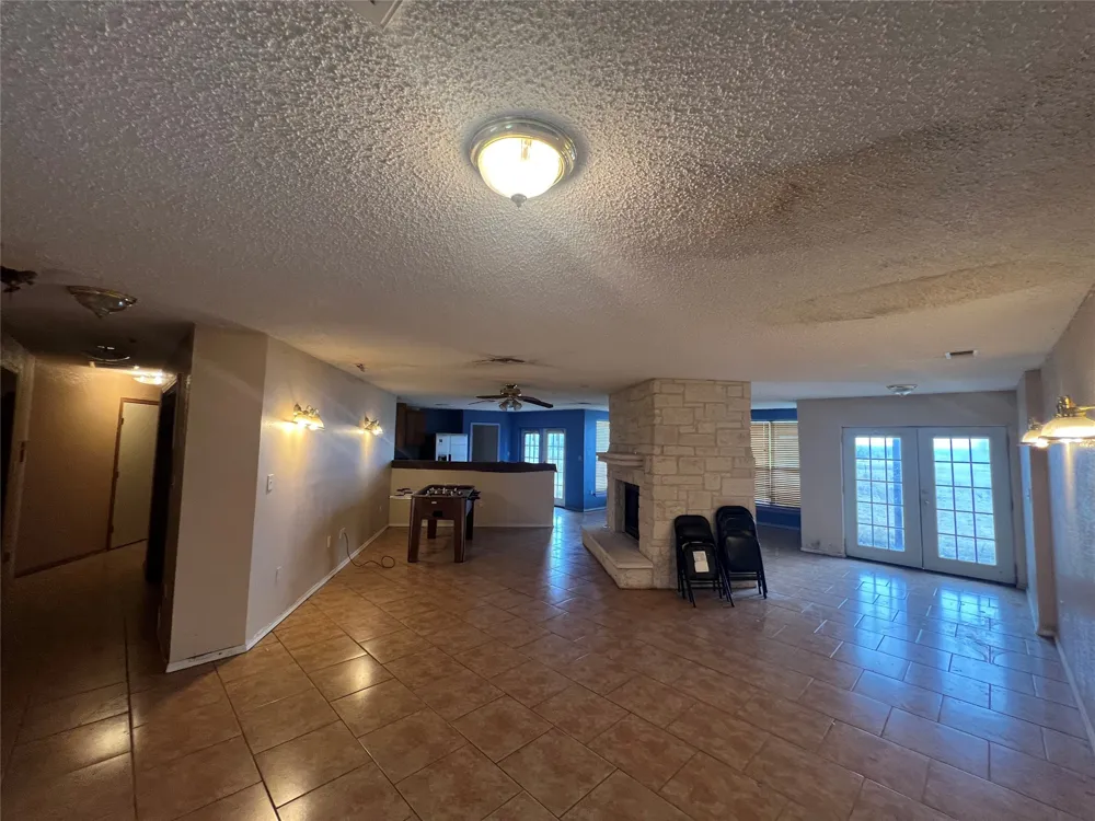 1448 Private Road 6013 Giddings, TX 78942