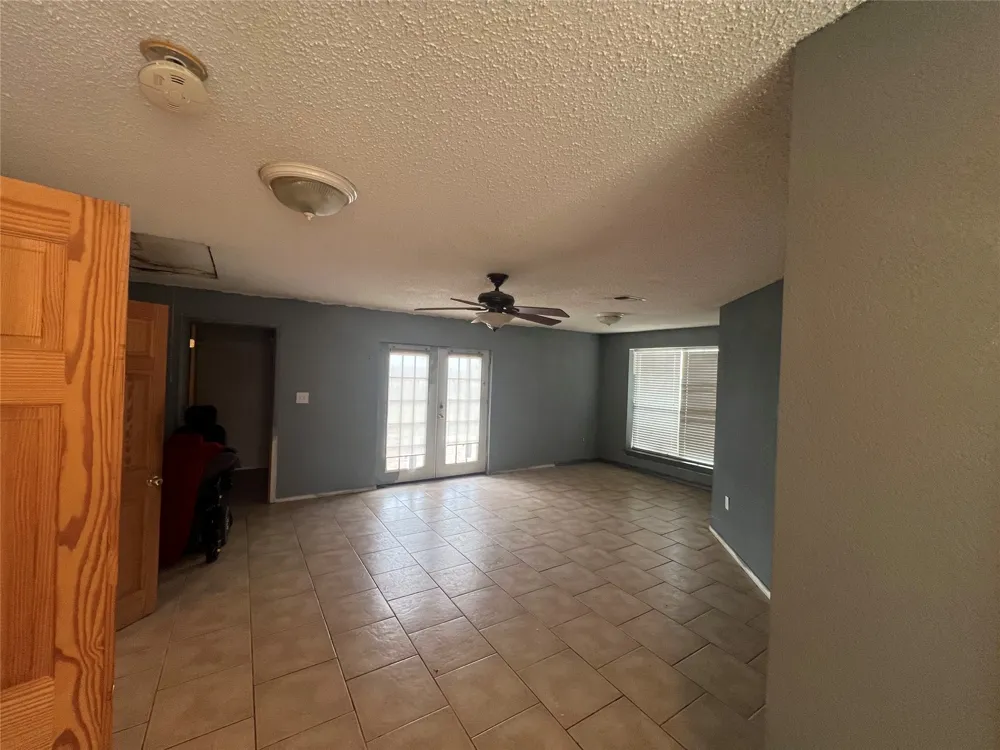 1448 Private Road 6013 Giddings, TX 78942