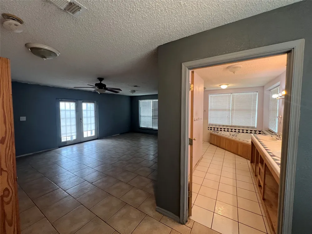 1448 Private Road 6013 Giddings, TX 78942