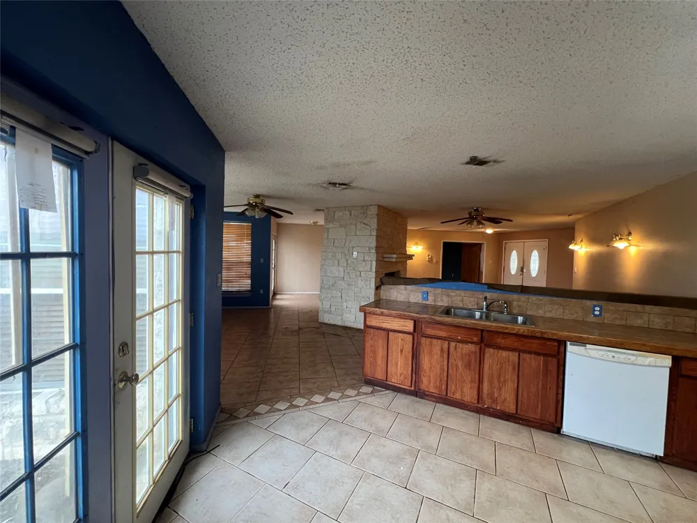 1448 Private Road 6013 Giddings, TX 78942