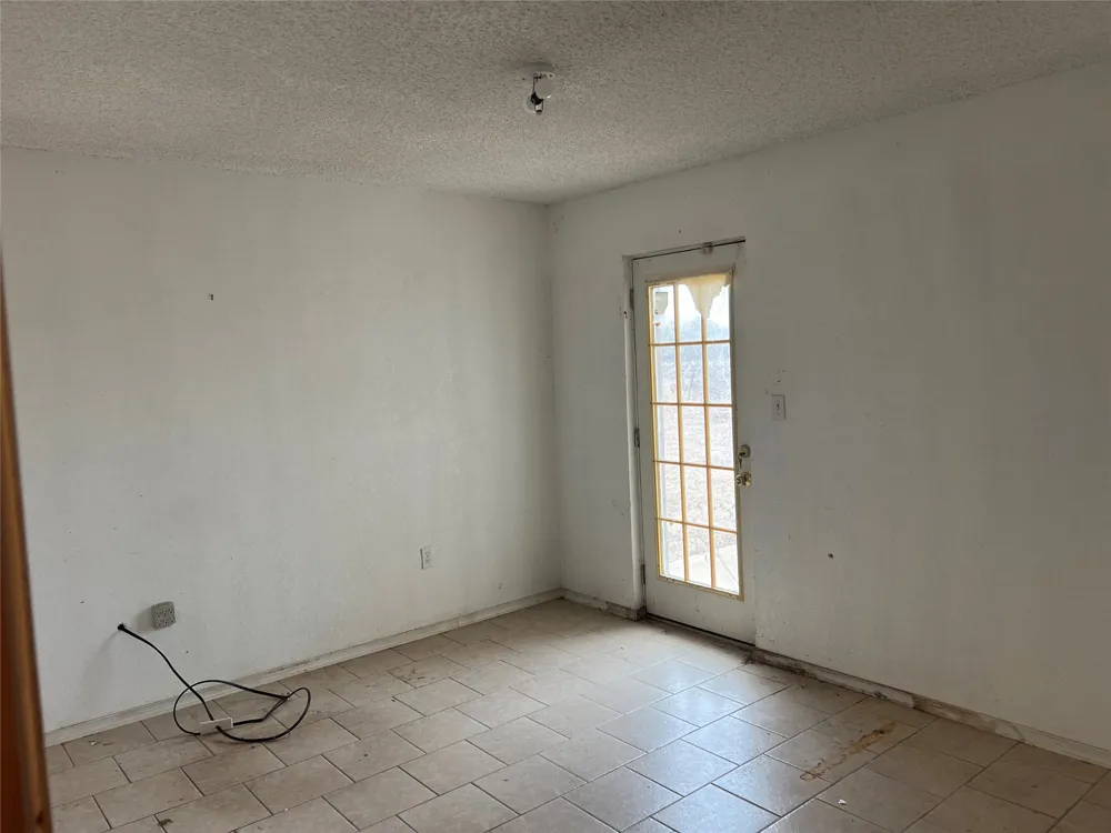 1448 Private Road 6013 Giddings, TX 78942