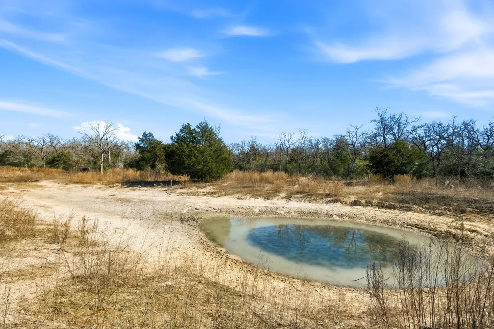 1310 Perry Lane Thorndale, TX 76577