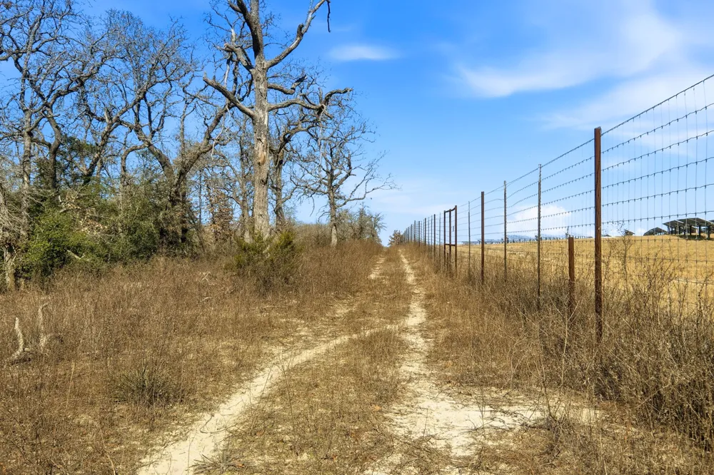 1310 Perry Lane Thorndale, TX 76577
