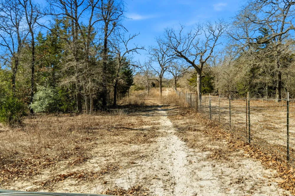 1310 Perry Lane Thorndale, TX 76577