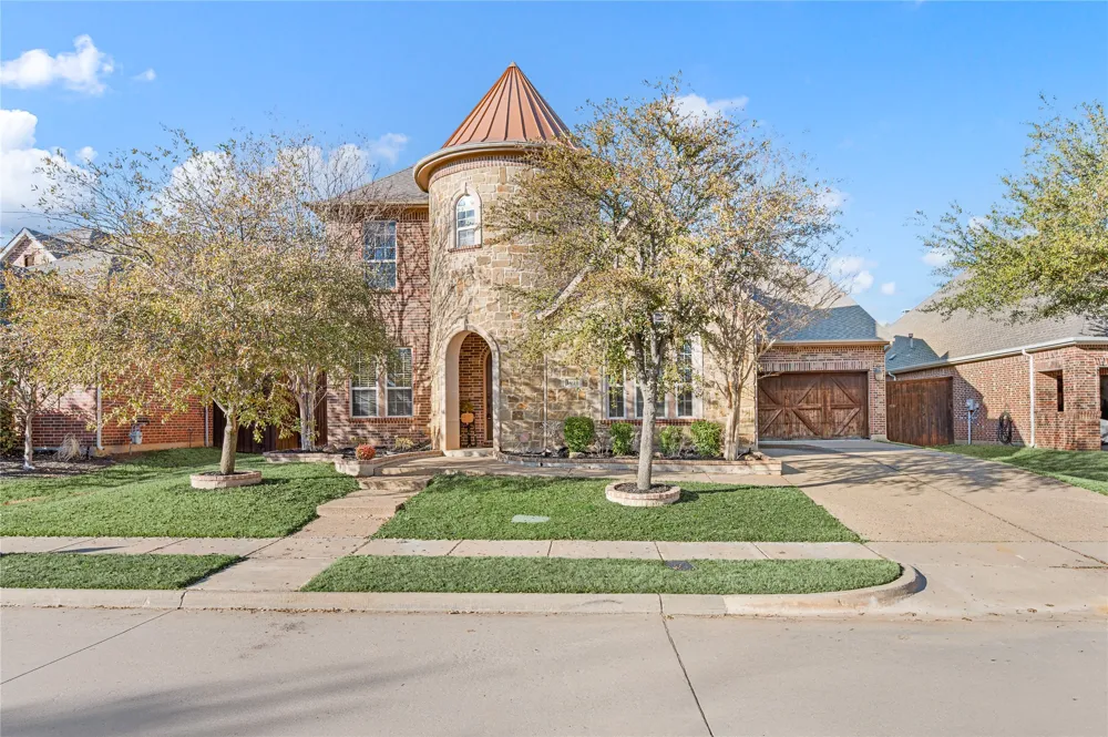 1010 Lost Valley Drive Euless, TX 76039