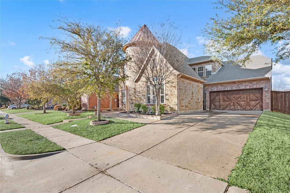 1010 Lost Valley Drive Euless, TX 76039