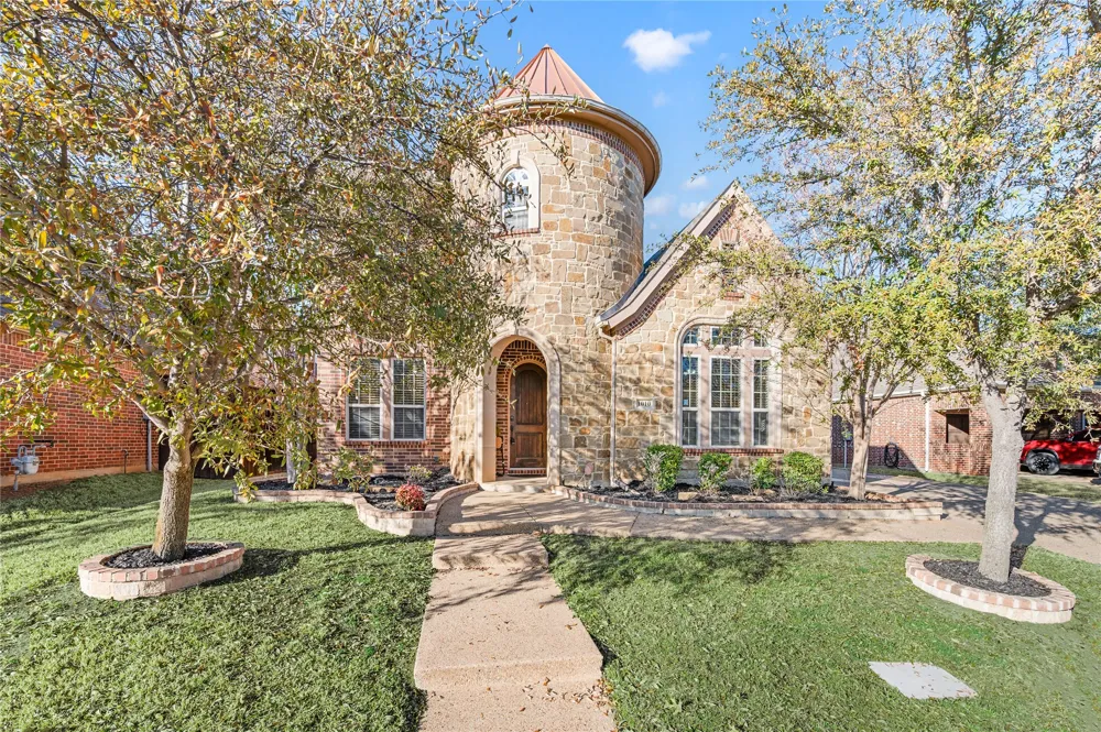 1010 Lost Valley Drive Euless, TX 76039