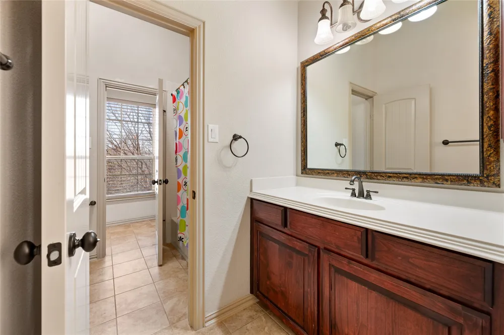 1010 Lost Valley Drive Euless, TX 76039