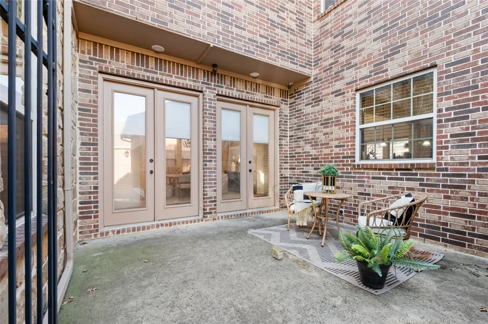 1010 Lost Valley Drive Euless, TX 76039