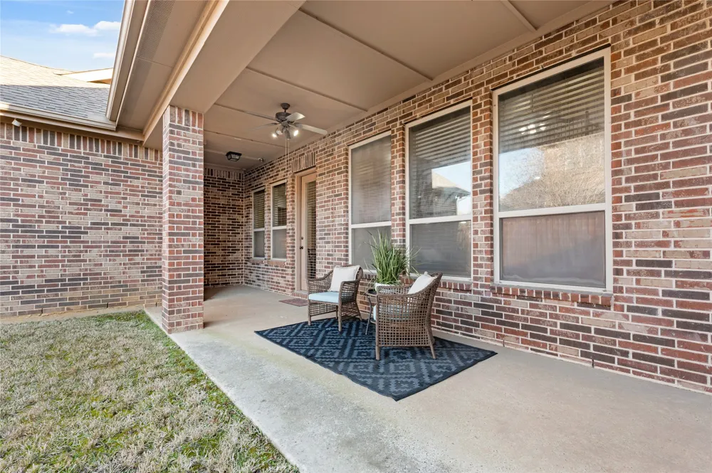 1010 Lost Valley Drive Euless, TX 76039