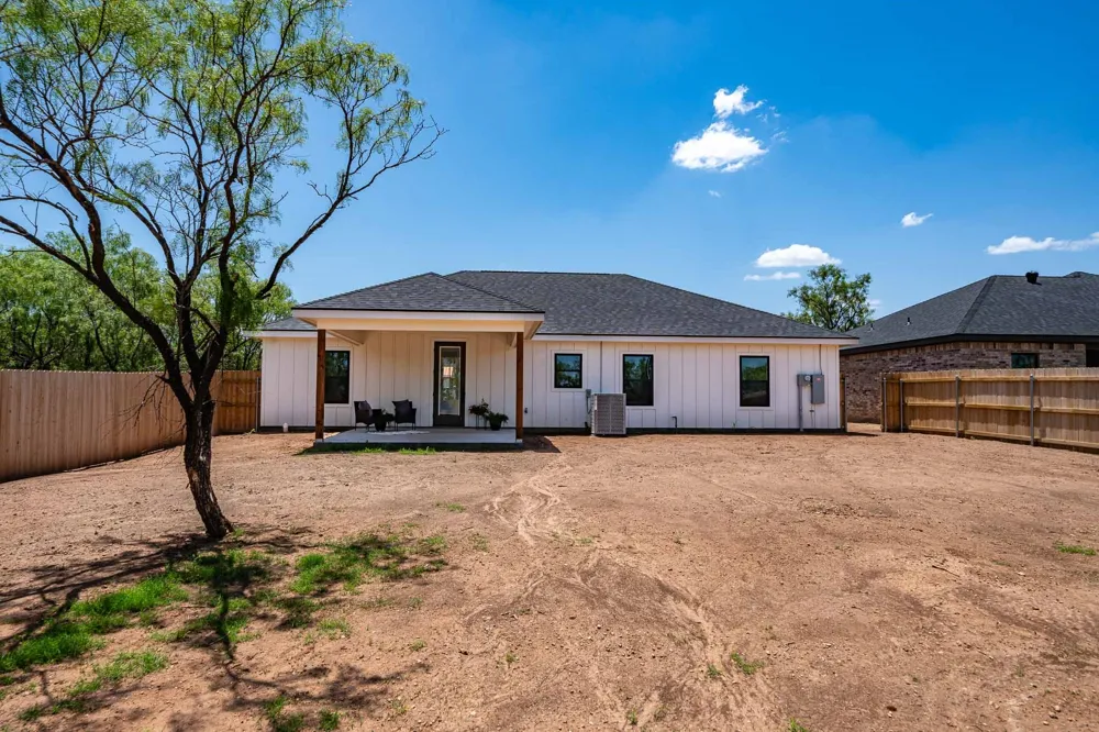 707 E Davenport Stamford, TX 79553