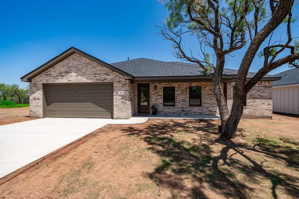 705 E Davenport Stamford, TX 79553