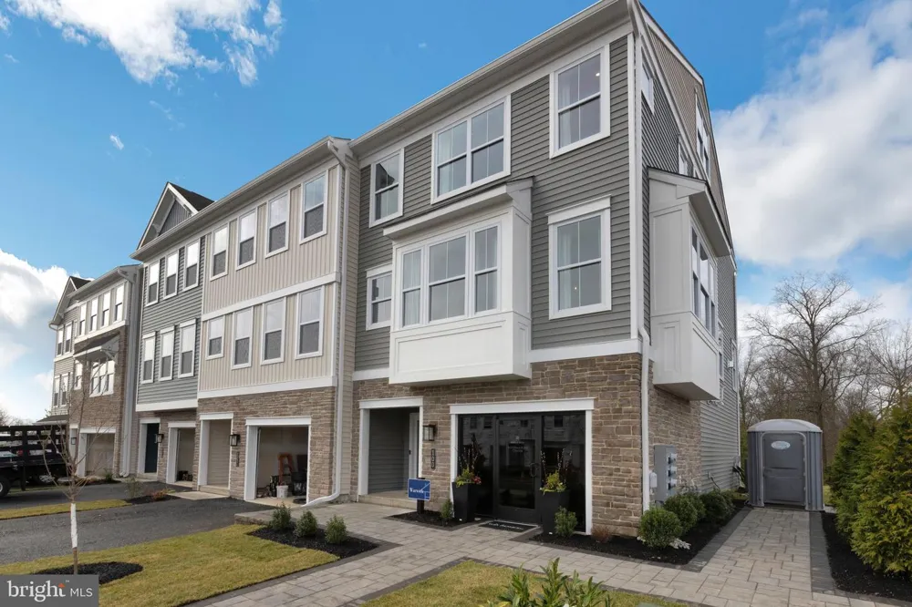 1 JAMESON WAY #BASE WARWICK INT Chalfont, PA 18914