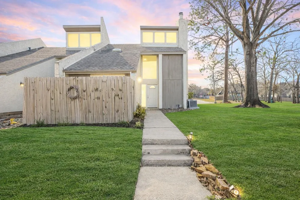 12243 Glenview Drive