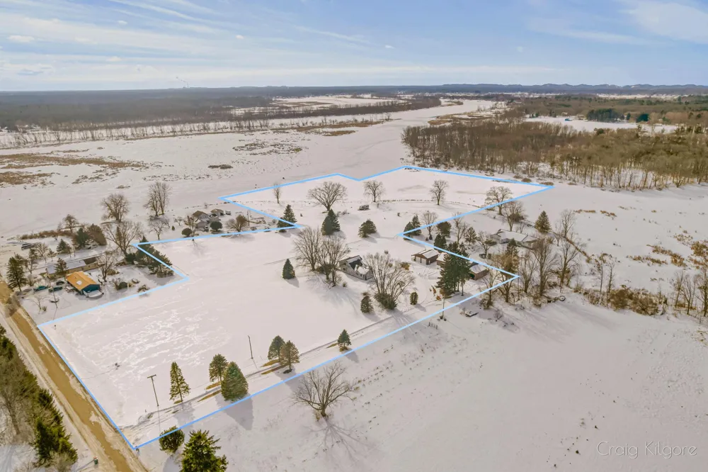 15425 132nd Avenue Nunica, MI 49448