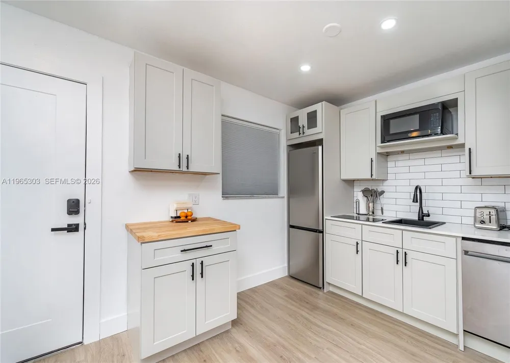3321 NW 19th Ter #C Miami, FL 33125