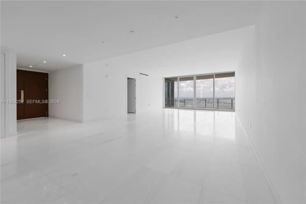 300 Biscayne Blvd Way #4404 Miami, FL 33131