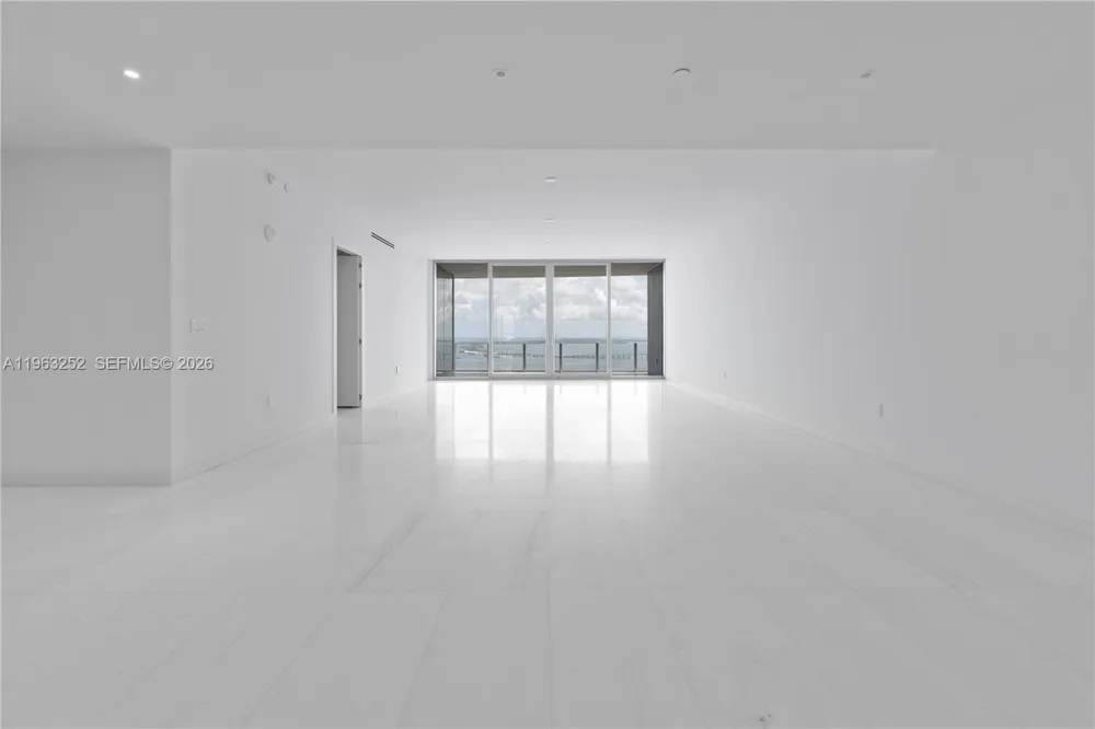 300 Biscayne Blvd Way #4404 Miami, FL 33131