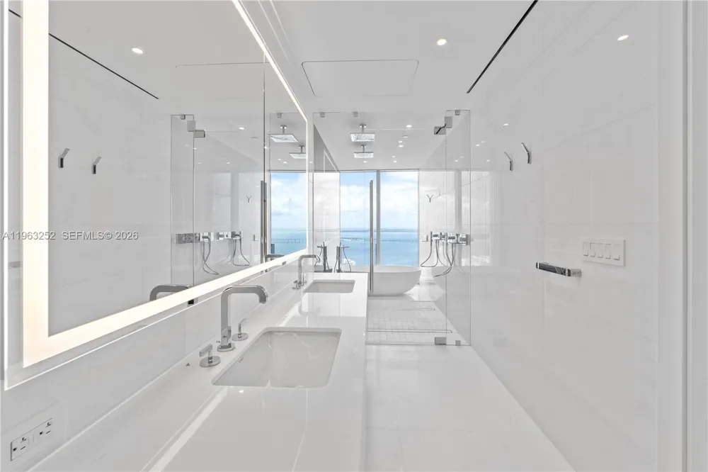 300 Biscayne Blvd Way #4404 Miami, FL 33131