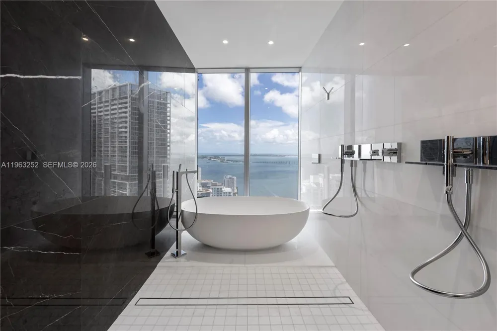 300 Biscayne Blvd Way #4404 Miami, FL 33131